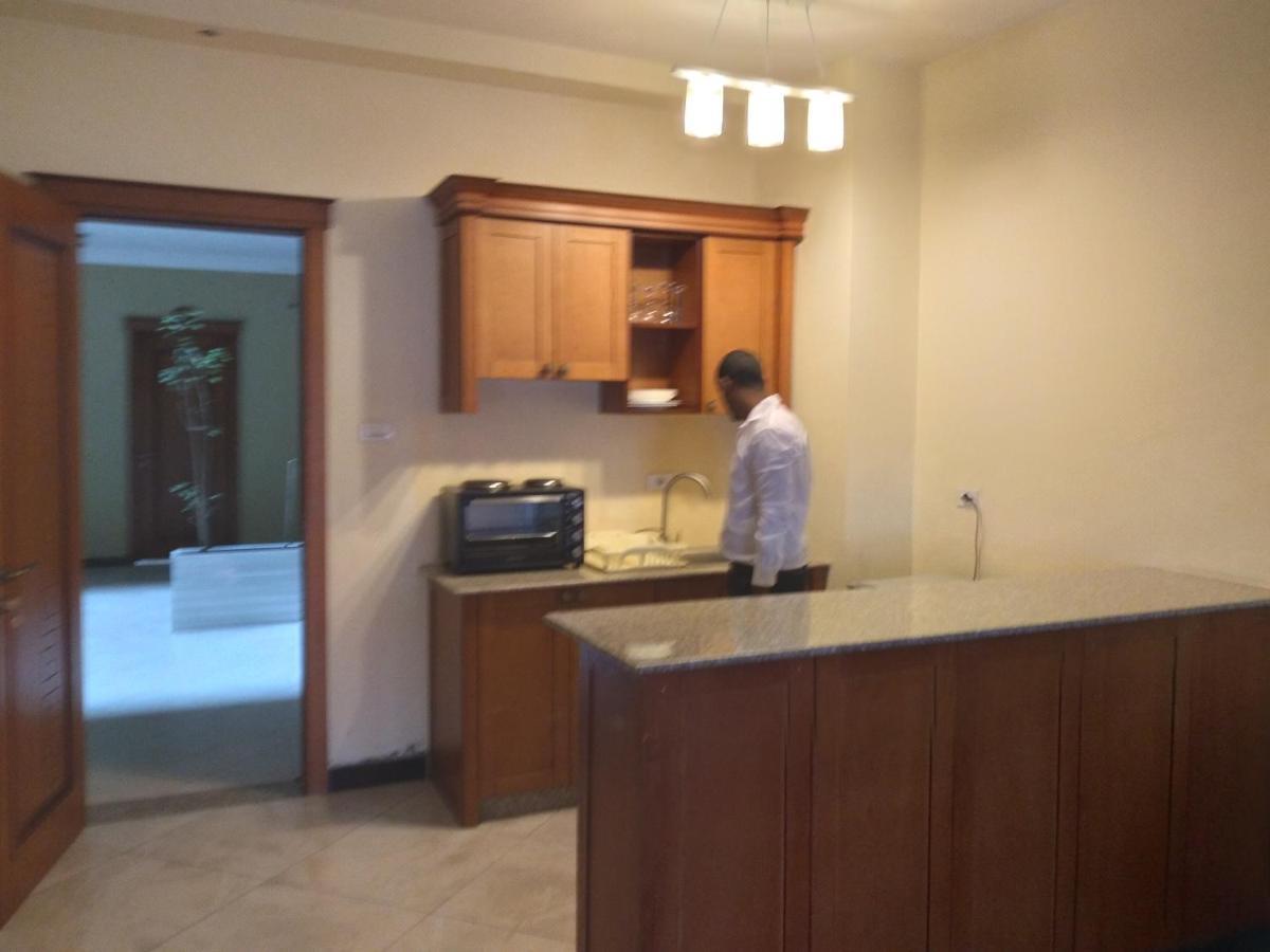 Daisy Hotel Addis Abeba Esterno foto