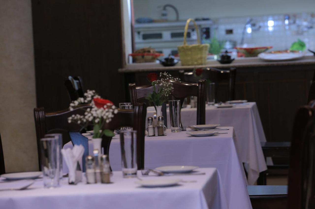 Daisy Hotel Addis Abeba Esterno foto